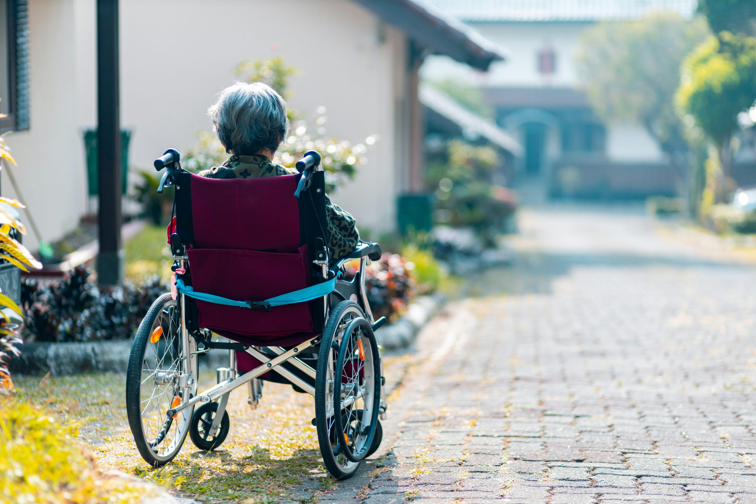 Guida alla scelta di una sedia a rotelle: tutte le caratteristiche che dovranno essere necessariamente considerate